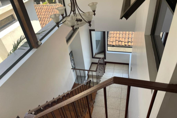 Se Alquila casa en condominio amoblada en Santa Ana.-7
