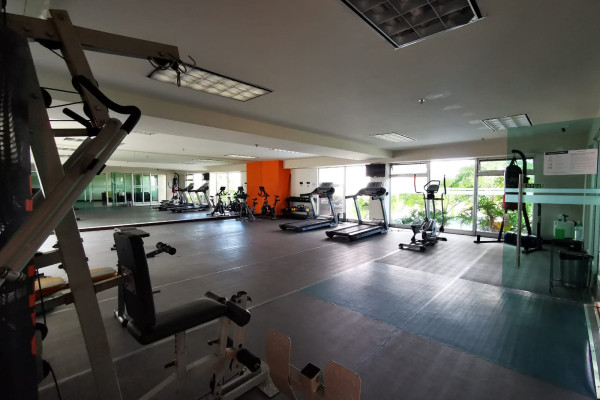 Se alquila, apartamento  en La Uruca. Sin muebles.
