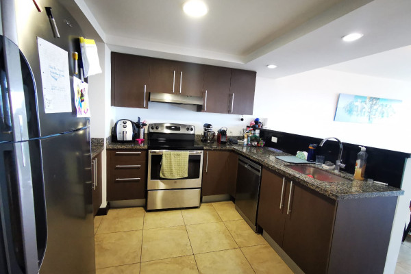 Se alquila, apartamento  en La Uruca. Sin muebles.