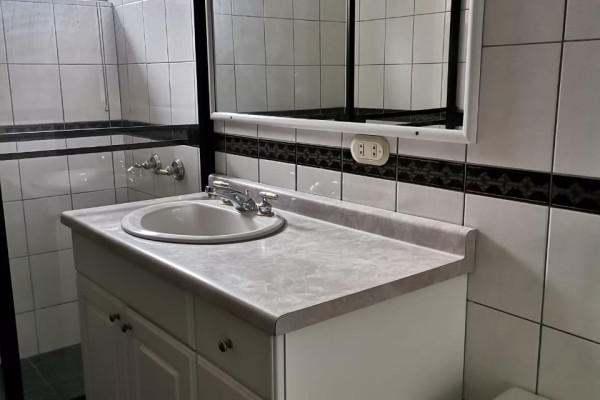 Se vende apartamento en condómino Santa Fe, Escazú