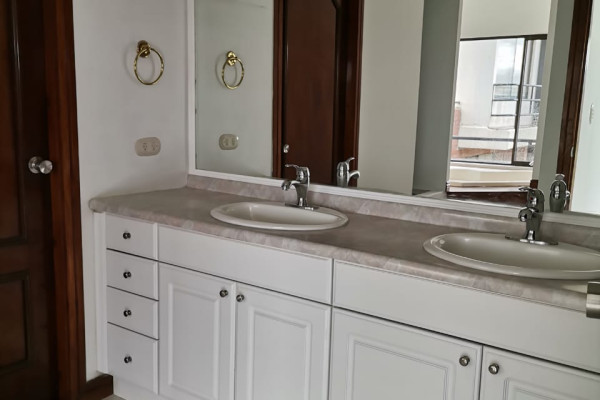 Se vende apartamento en condómino Santa Fe, Escazú