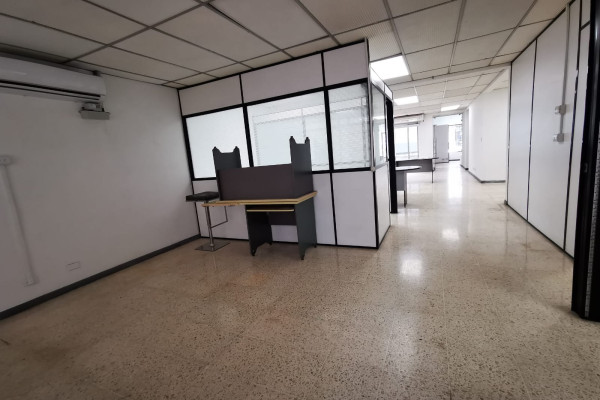 Se alquila casa uso mixto en Curridabat. A 200 metros de la Pops.