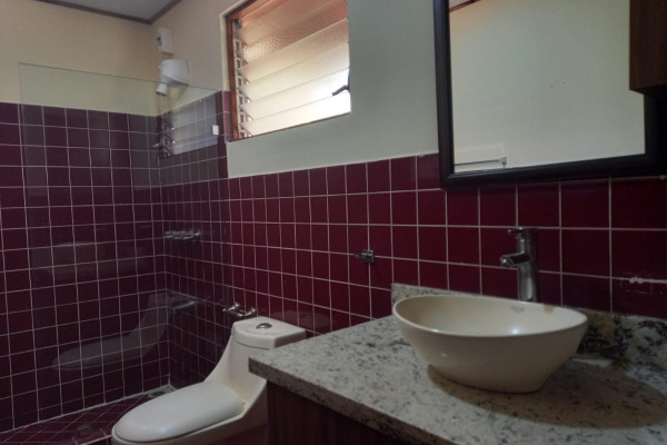 Se alquila apartamento en Sabana Sur con o sin muebles