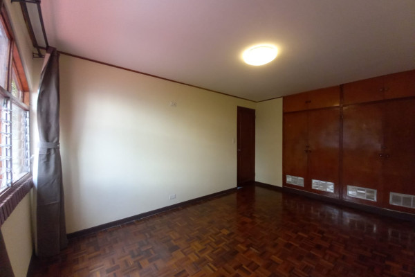 Se alquila apartamento en Sabana Sur con o sin muebles