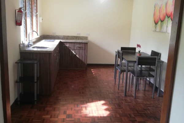 Se alquila apartamento en Sabana Sur con o sin muebles
