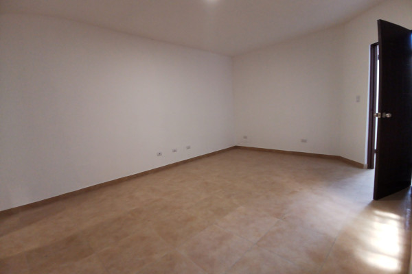 Se Alquila Casa Independiente De Una Planta En Rohrmoser.-10