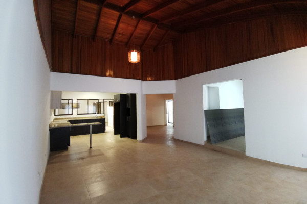 Se Alquila Casa Independiente De Una Planta En Rohrmoser.-3
