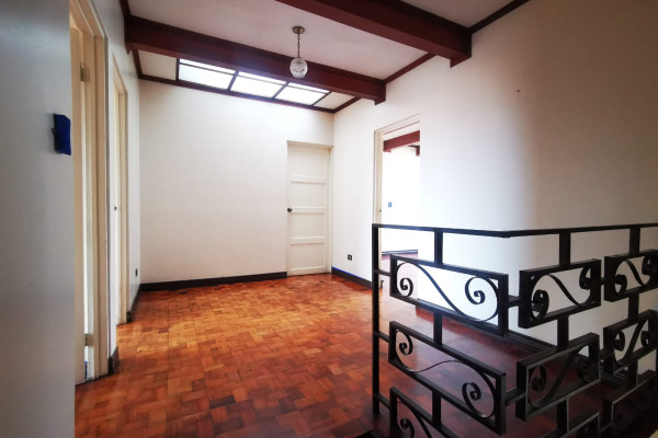 Se alquila casa en Sabana.
