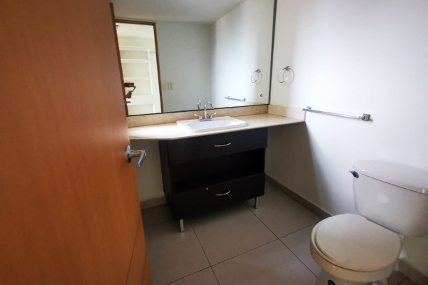 Se alquila apartamento de 3 Habitaciones frente a municipalidad de San José.