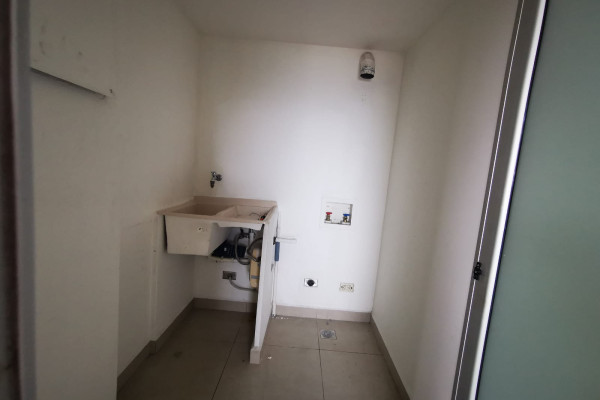 Se alquila apartamento de 3 Habitaciones frente a municipalidad de San José.