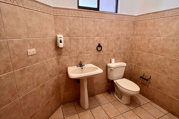 Se vende casa en Escazú.