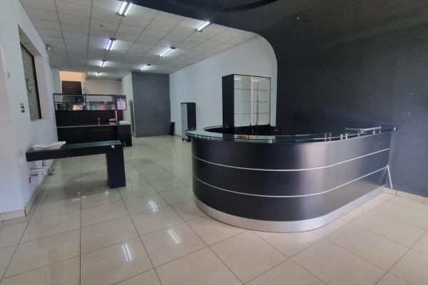 SE ALQUILA LOCAL COMERCIAL EN ROHRMOSER.-1