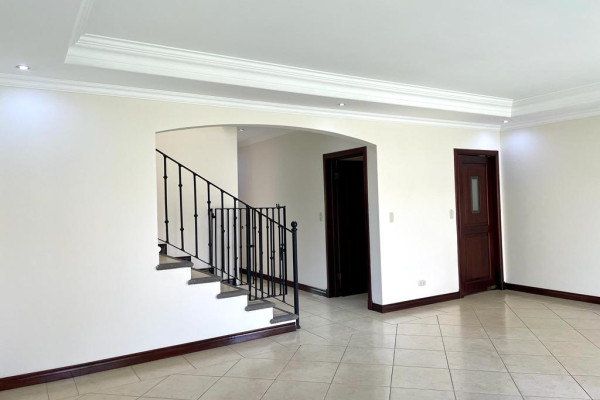 Se alquila casa en La Rivera de Belén. Mantenimiento incluido.-9