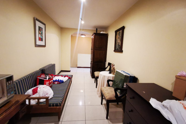 Se vende casa grande en Rohrmoser.