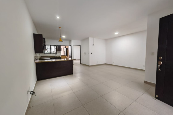 Se alquila apartamento en Rohrmoser.