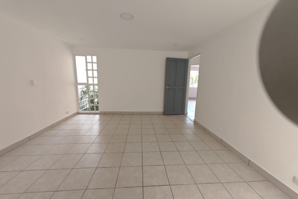 Se alquila casa en Escazú.