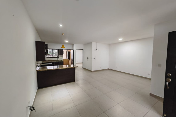 Se alquila apartamento en Rohrmoser.