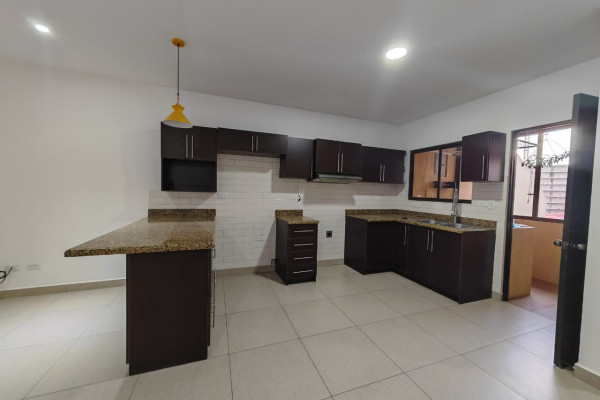 Se alquila apartamento en Rohrmoser.