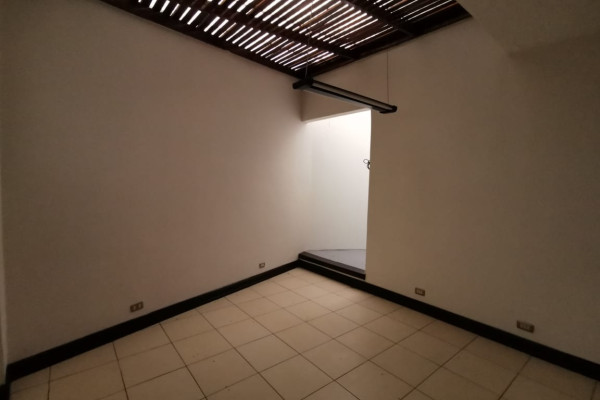 Se Alquila casa  independiente en Sabana. A 100 metros del Parque La Sabana-10