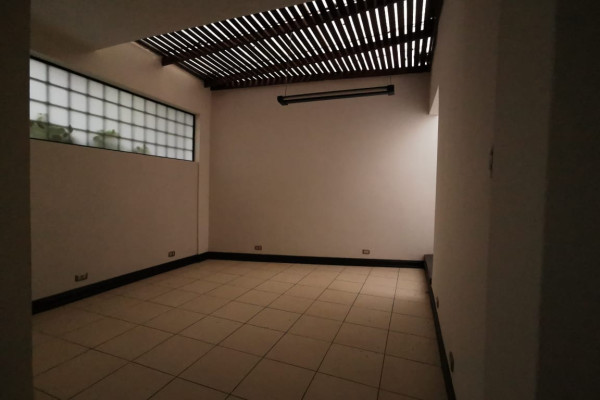 Se Alquila casa  independiente en Sabana. A 100 metros del Parque La Sabana-4