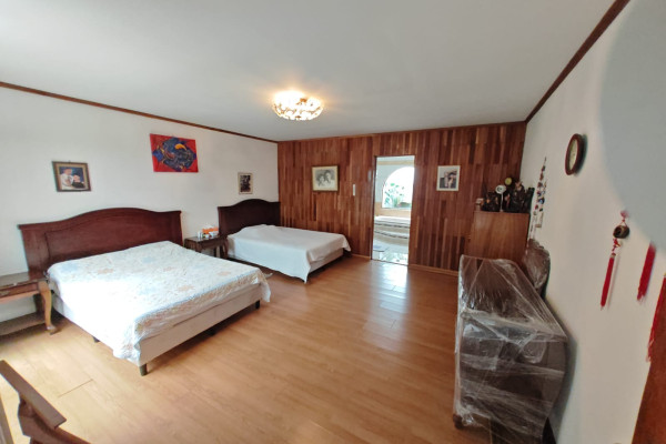 Se vende casa en Escazú. Una planta.