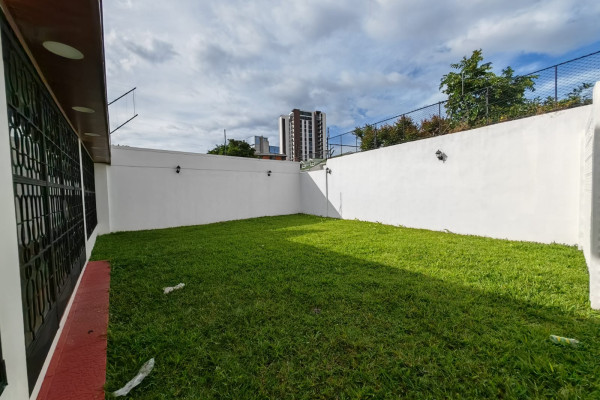 Alquiler de casa grande en Nunciatura. Rohrmoser