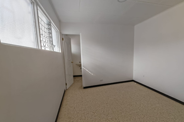 Alquiler de casa grande en Nunciatura. Rohrmoser