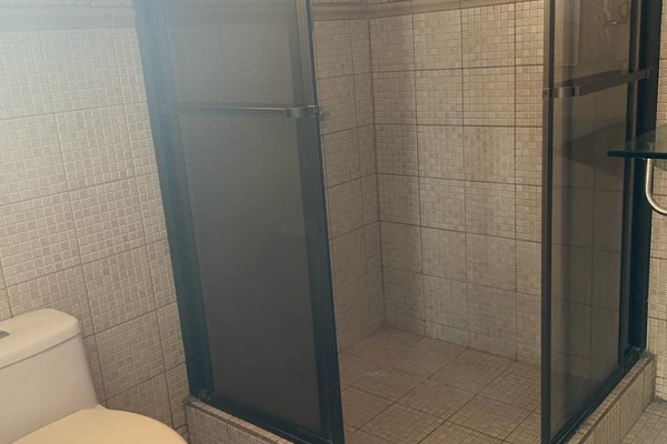 Se alquila casa ubicada en residencial privado en pozos de Santa Ana.