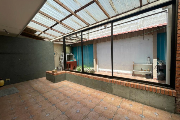 Se vende casa esquinera en Escazú. Trejos Montealegre.-16