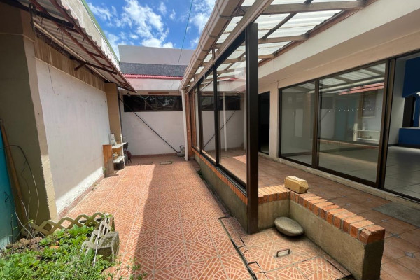 Se vende casa esquinera en Escazú. Trejos Montealegre.-7