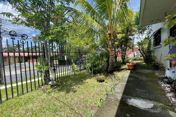 Se vende casa esquinera en Escazú. Trejos Montealegre.-5