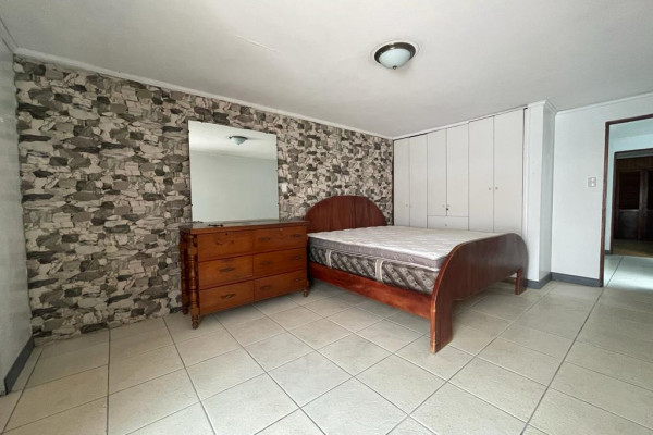 Se vende casa esquinera en Escazú. Trejos Montealegre.-4
