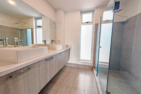 Alquiler de apartamento en Nunciatura. Moderno Edif Via NOva 74.-8